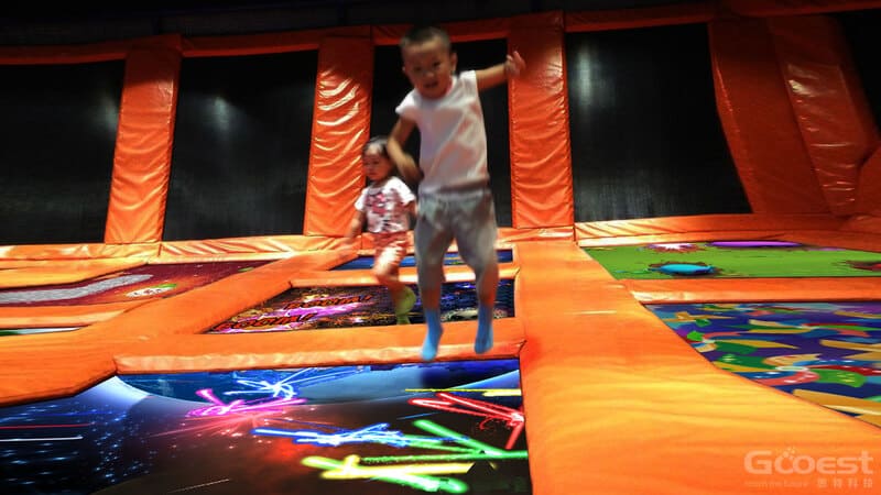 Trampolín interactivo
   